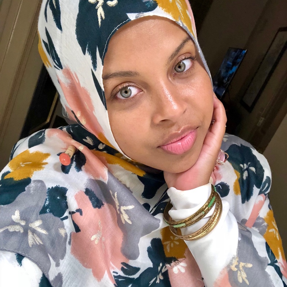 Meet your Posher, Cyara